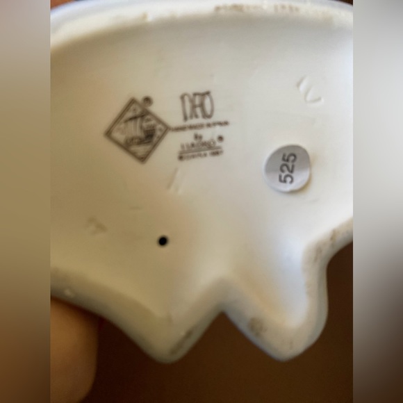 GIRL WITH PUPPY NAO BY LLADRO - Picture 7 of 7